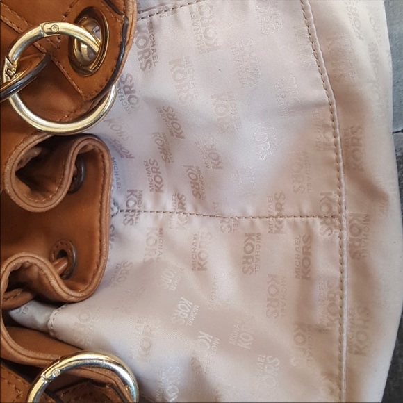 Michael Kors Large 3 Compartment Leather Handbag - Picture 3 of 8